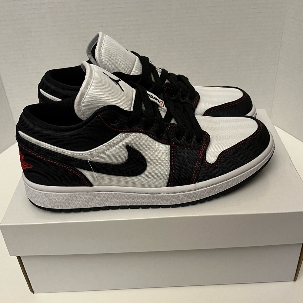 Air Jordan One Low SE UTL Women’s 7.5 Shoes